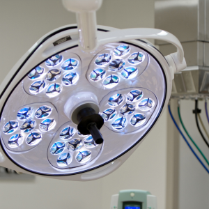 Medicinos standartus keičianti operacija: Vilniaus miesto klinikinėje ligoninėje be pjūvio pašalintas 3 kg „iššūkis“